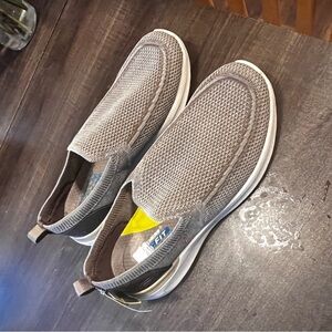 Skechers Mens 7.5 Parson Ralven Slip In On Taupe Canvas Relaxed Fit Loafers